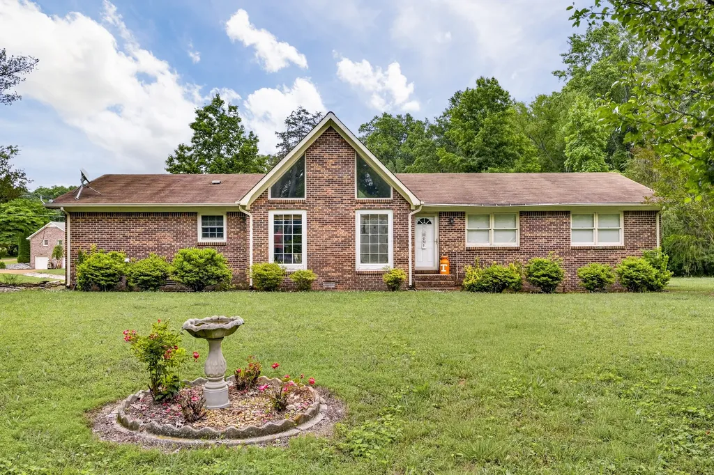 8 Sharpes Hollow Road Fayetteville TN 37334