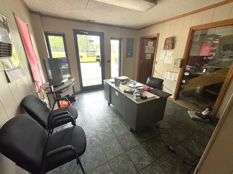 4065 Metro 41a Highway Normandy TN 37360
