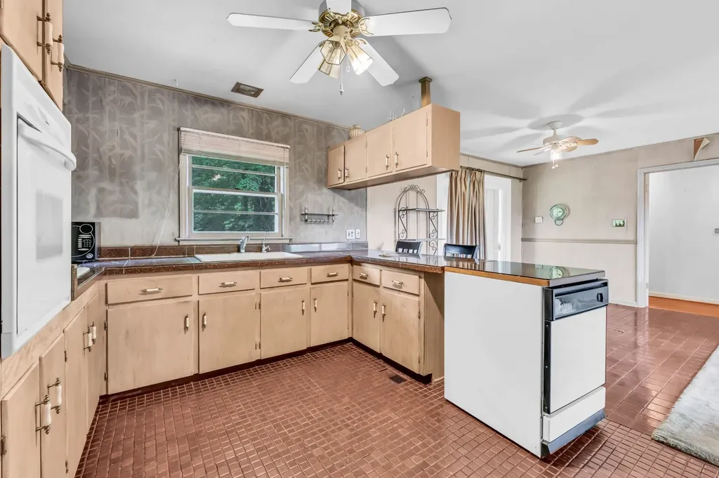 1692 Gratton Road Clarksville TN 37043