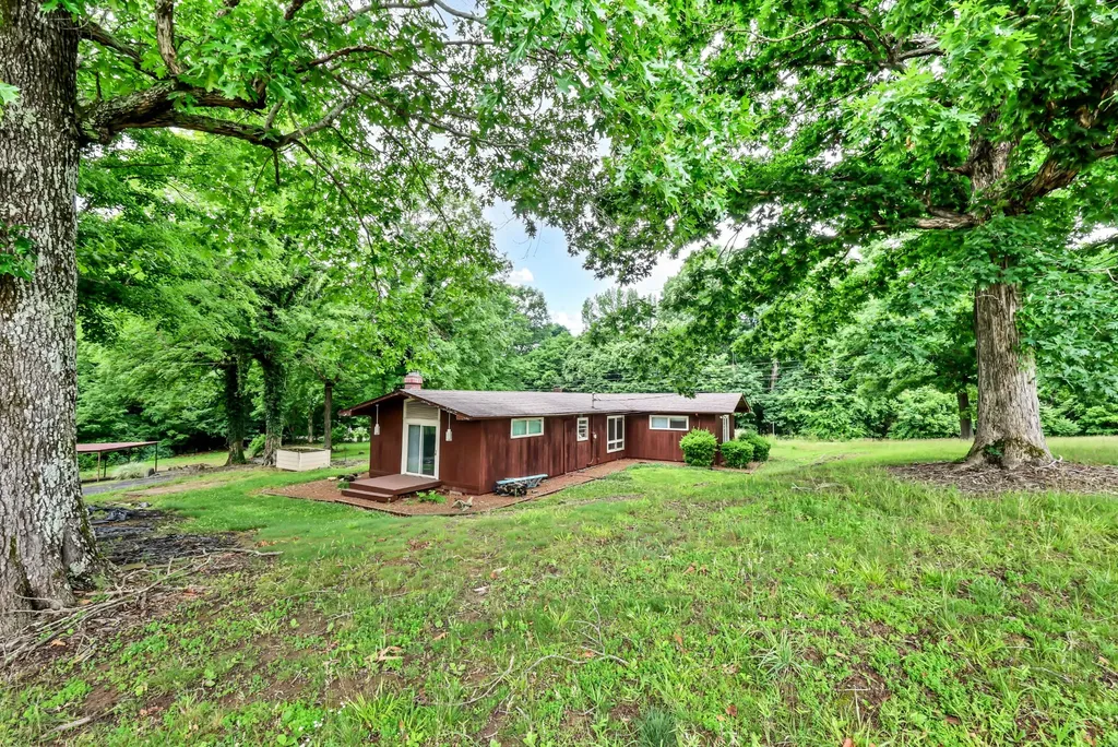 1692 Gratton Road Clarksville TN 37043