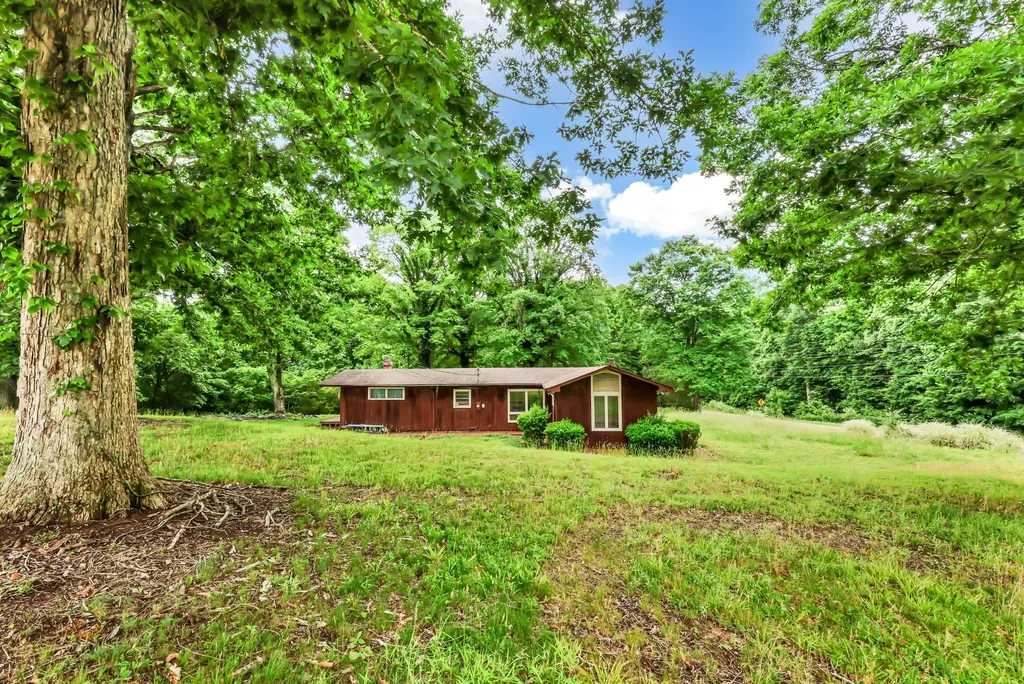 1692 Gratton Road Clarksville TN 37043