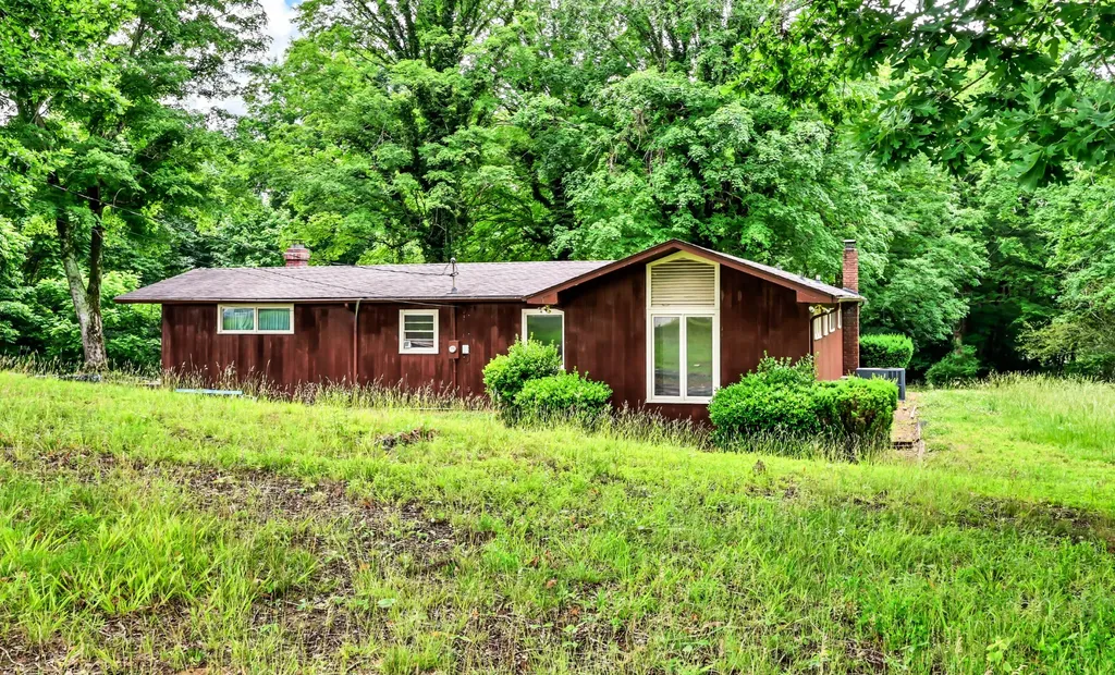 1692 Gratton Road Clarksville TN 37043
