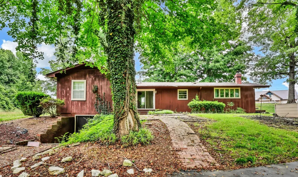 1692 Gratton Road Clarksville TN 37043