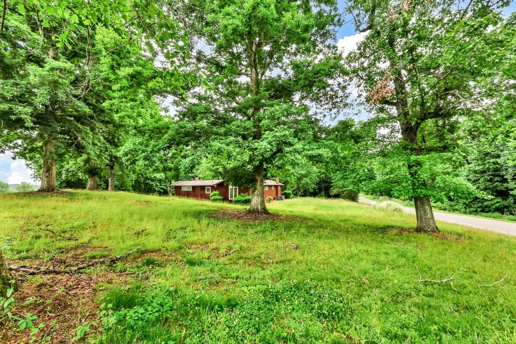 1692 Gratton Road Clarksville TN 37043