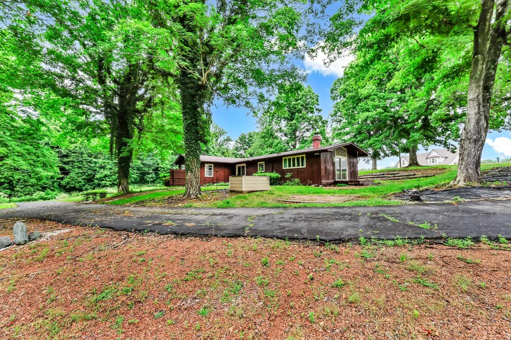 1692 Gratton Road Clarksville TN 37043
