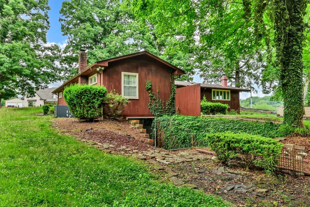 1692 Gratton Road Clarksville TN 37043