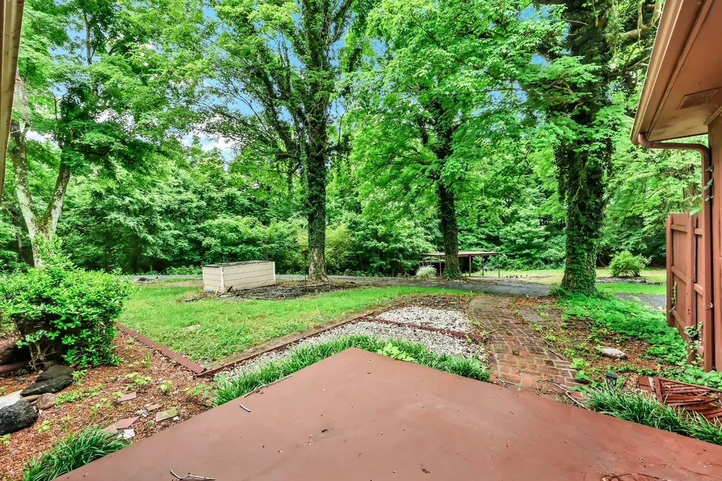 1692 Gratton Road Clarksville TN 37043