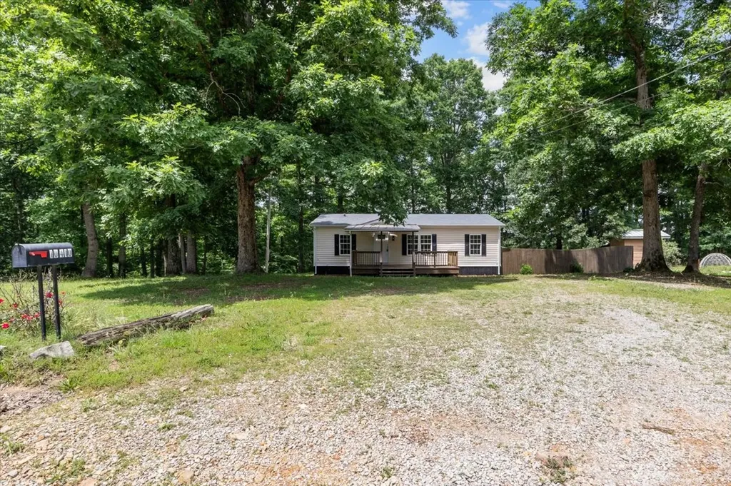 10410 Ridgecrest Drive Bon Aqua TN 37025