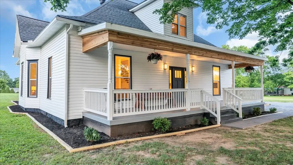 141 N Russell Street Portland TN 37148