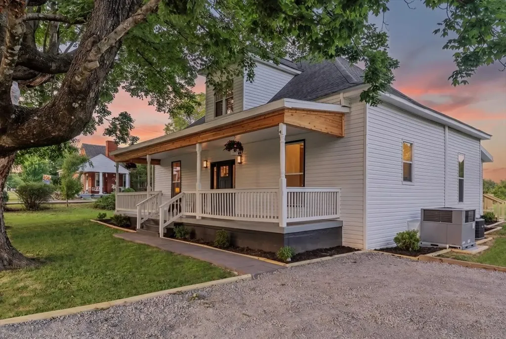 141 N Russell Street Portland TN 37148