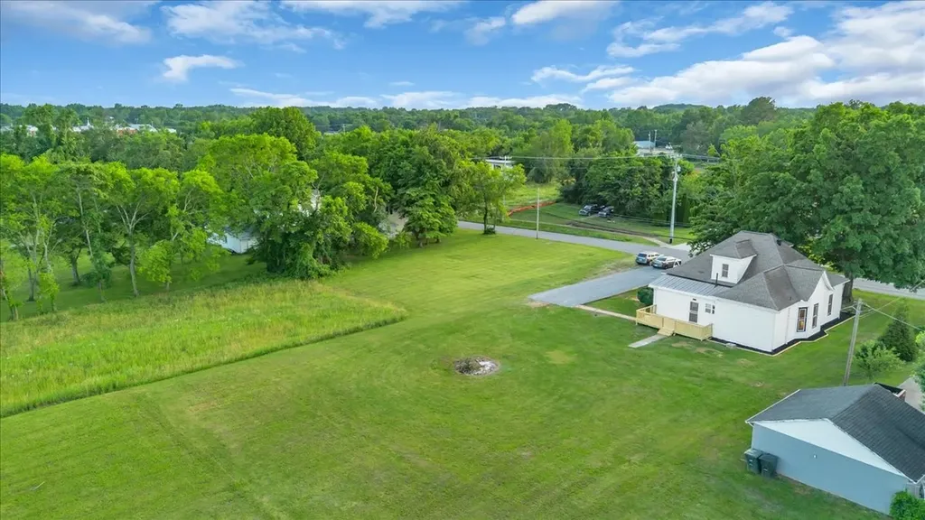 141 N Russell Street Portland TN 37148
