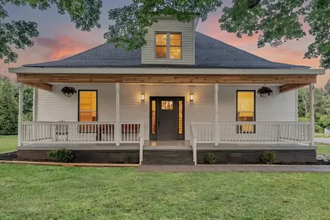 141 N Russell Street Portland TN 37148