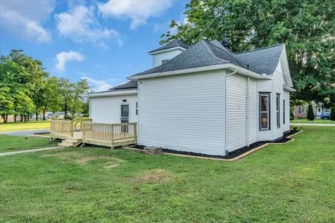 141 N Russell Street Portland TN 37148