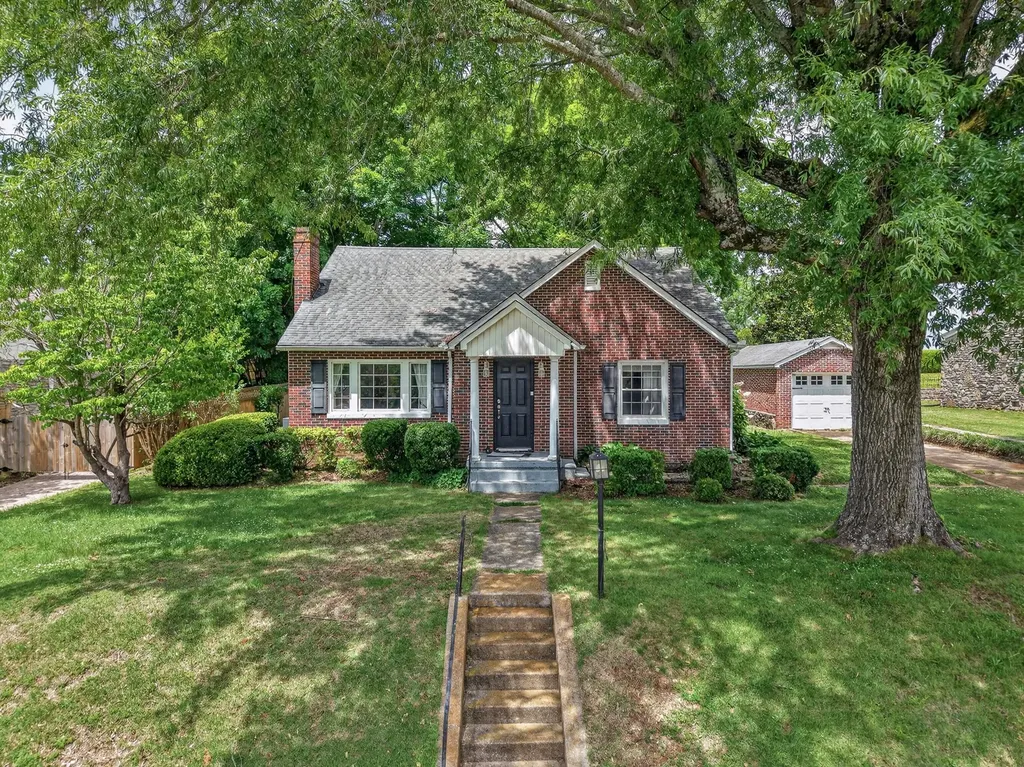502 4th Avenue Fayetteville TN 37334