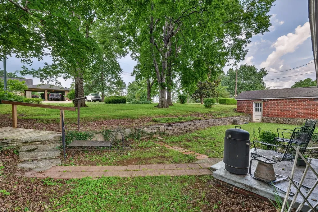502 4th Avenue Fayetteville TN 37334