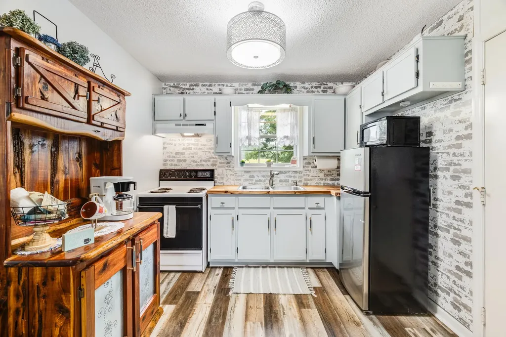 380 Webbs Camp Road Walling TN 38587