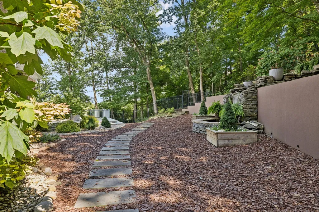 1943 Bristol Court Brentwood TN 37027