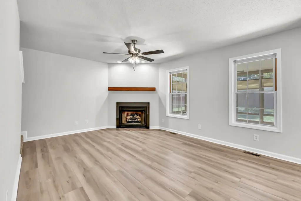 4244 N Woodstock Drive Clarksville TN 37040