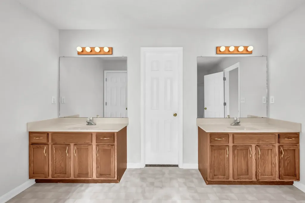 4244 N Woodstock Drive Clarksville TN 37040