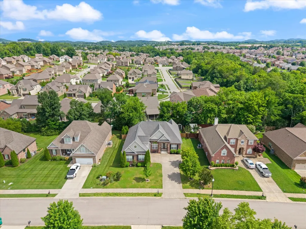 1041 Nealcrest Circle Spring Hill TN 37174