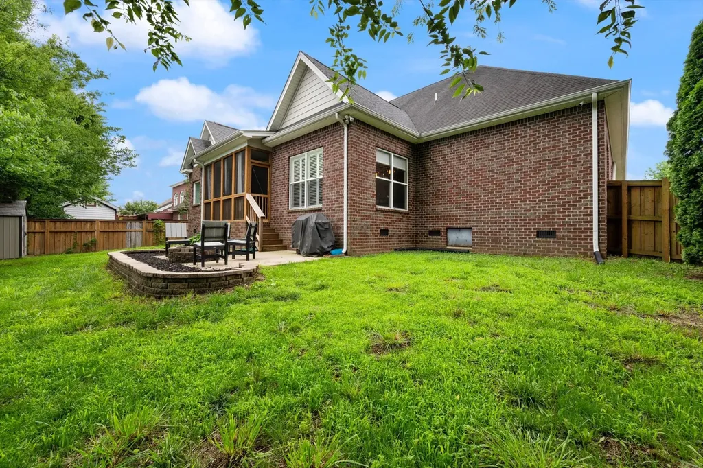 1041 Nealcrest Circle Spring Hill TN 37174