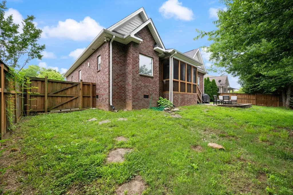 1041 Nealcrest Circle Spring Hill TN 37174