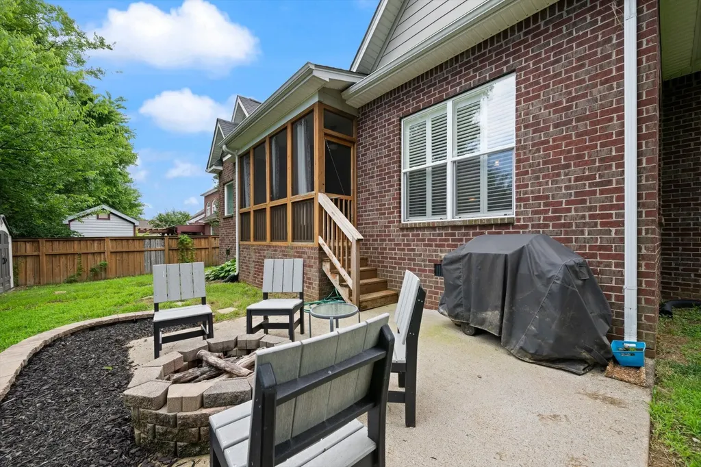 1041 Nealcrest Circle Spring Hill TN 37174