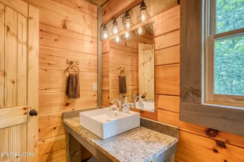 809 Pinecrest Way Sevierville TN 37862
