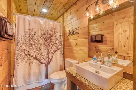 809 Pinecrest Way Sevierville TN 37862