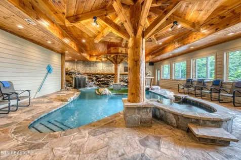 809 Pinecrest Way Sevierville TN 37862