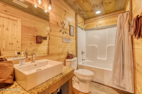 809 Pinecrest Way Sevierville TN 37862
