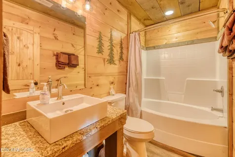809 Pinecrest Way Sevierville TN 37862