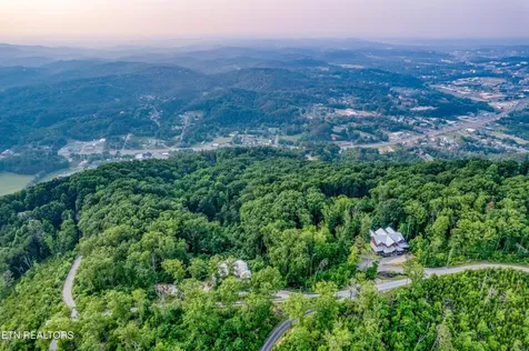 809 Pinecrest Way Sevierville TN 37862
