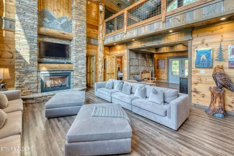 809 Pinecrest Way Sevierville TN 37862