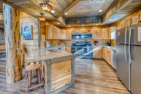 809 Pinecrest Way Sevierville TN 37862