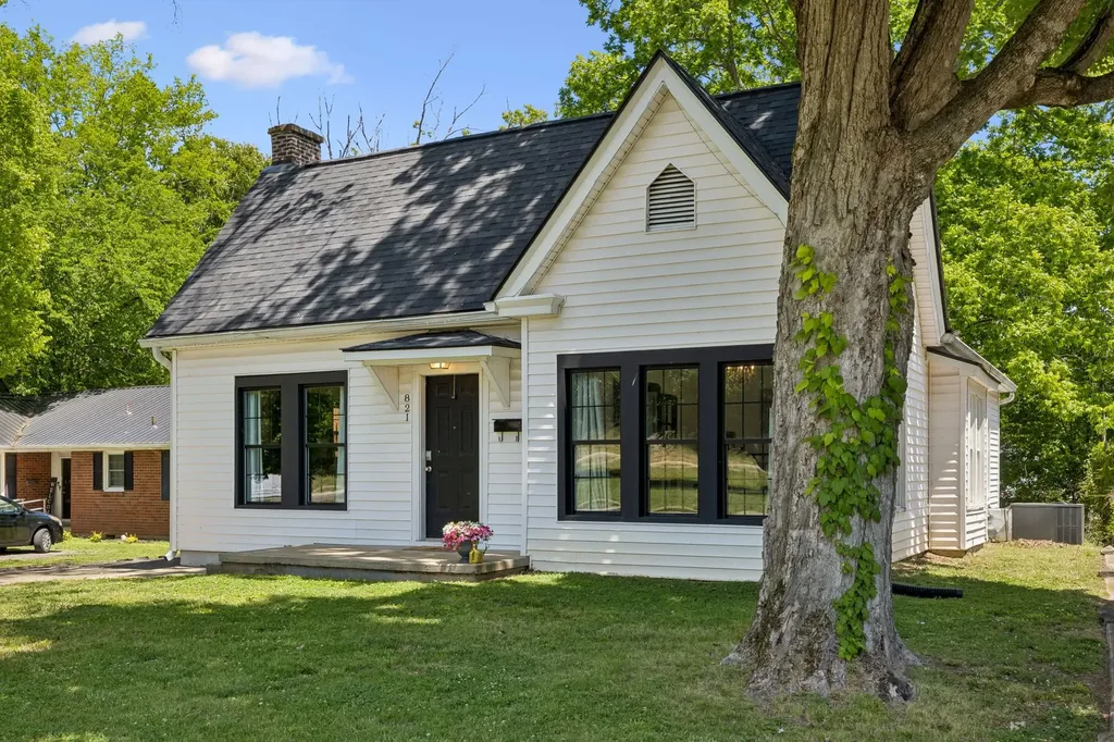 821 Greenwood Avenue Clarksville TN 37040