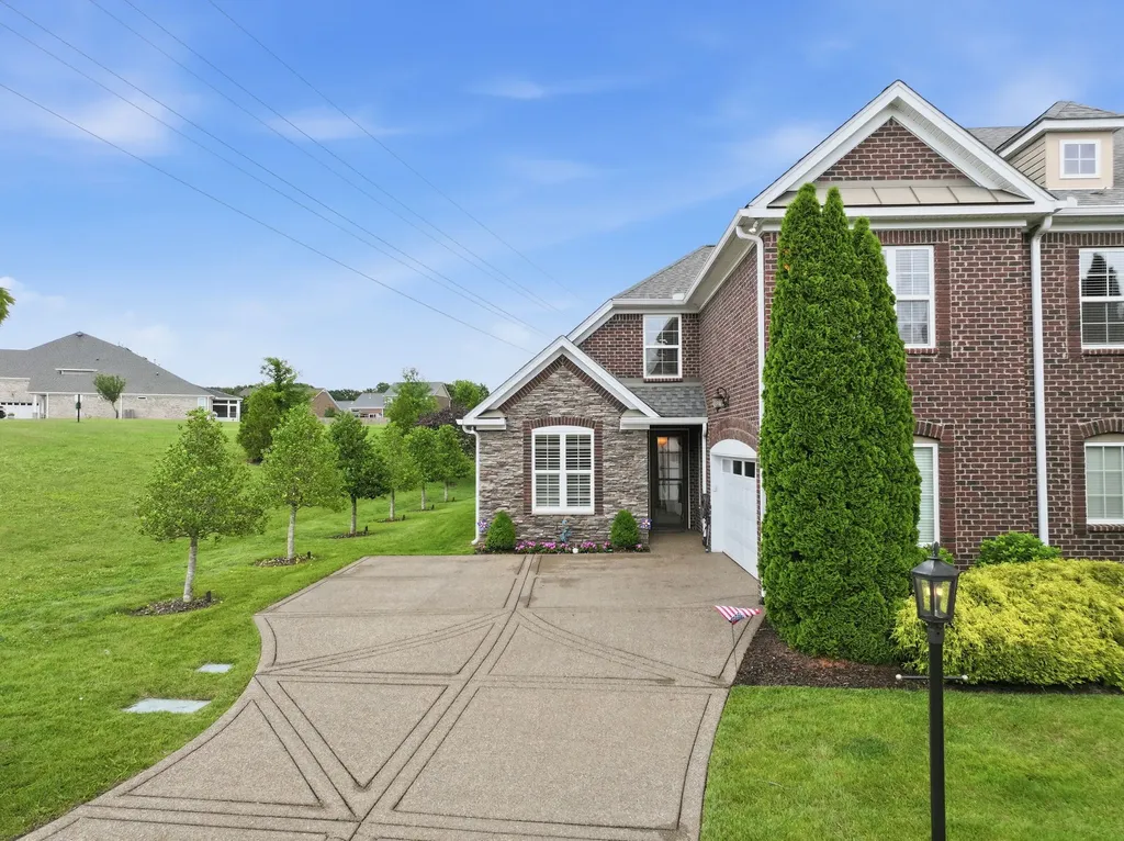1010 Larkwood Drive Hermitage TN 37076