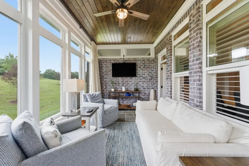 1010 Larkwood Drive Hermitage TN 37076