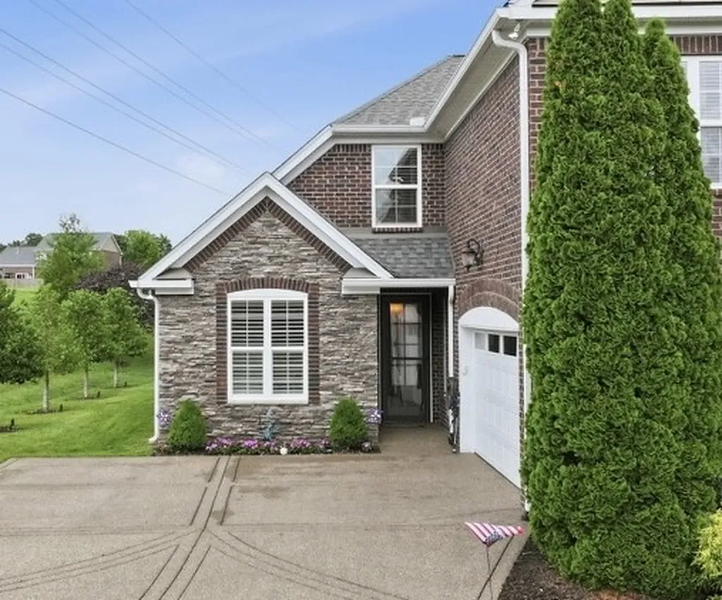 1010 Larkwood Drive Hermitage TN 37076