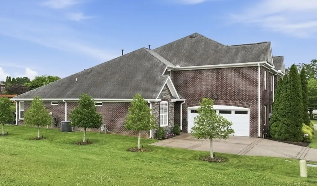 1010 Larkwood Drive Hermitage TN 37076