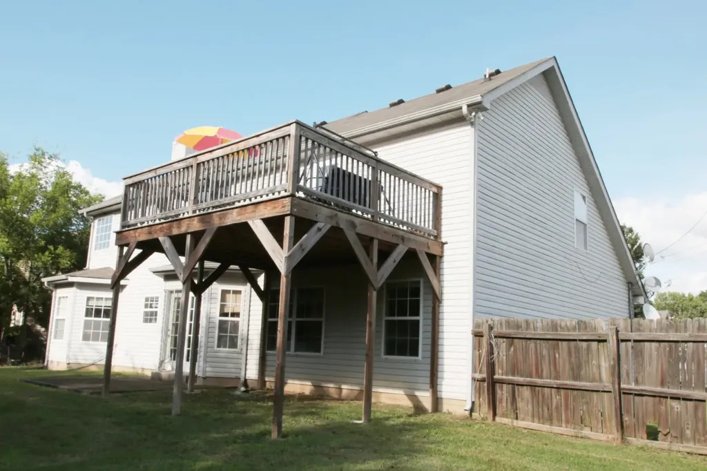 1828 Rory Cove La Vergne TN 37086