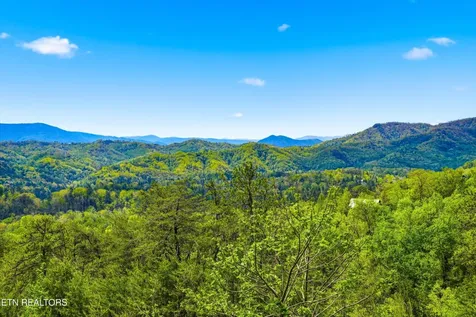 2456 Hackberry Drive Sevierville TN 37862