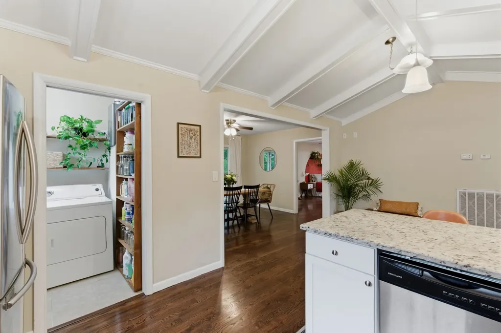 3037 Kings Lane Nashville TN 37218