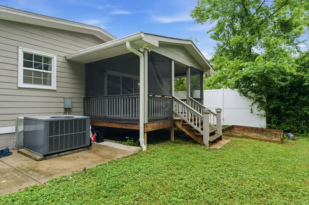 3037 Kings Lane Nashville TN 37218