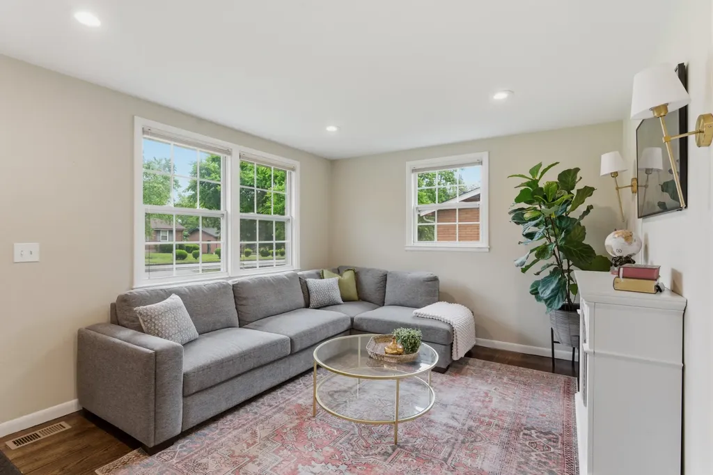 3037 Kings Lane Nashville TN 37218