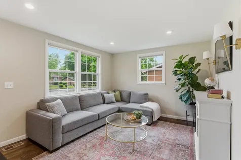3037 Kings Lane Nashville TN 37218