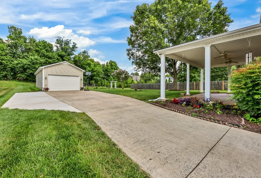 728 Winding Bluff Way Clarksville TN 37040