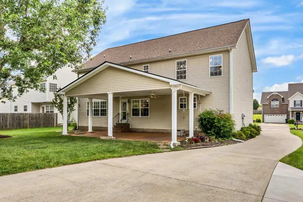 728 Winding Bluff Way Clarksville TN 37040