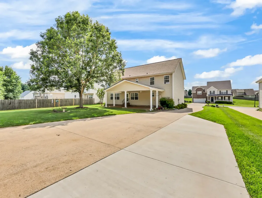 728 Winding Bluff Way Clarksville TN 37040