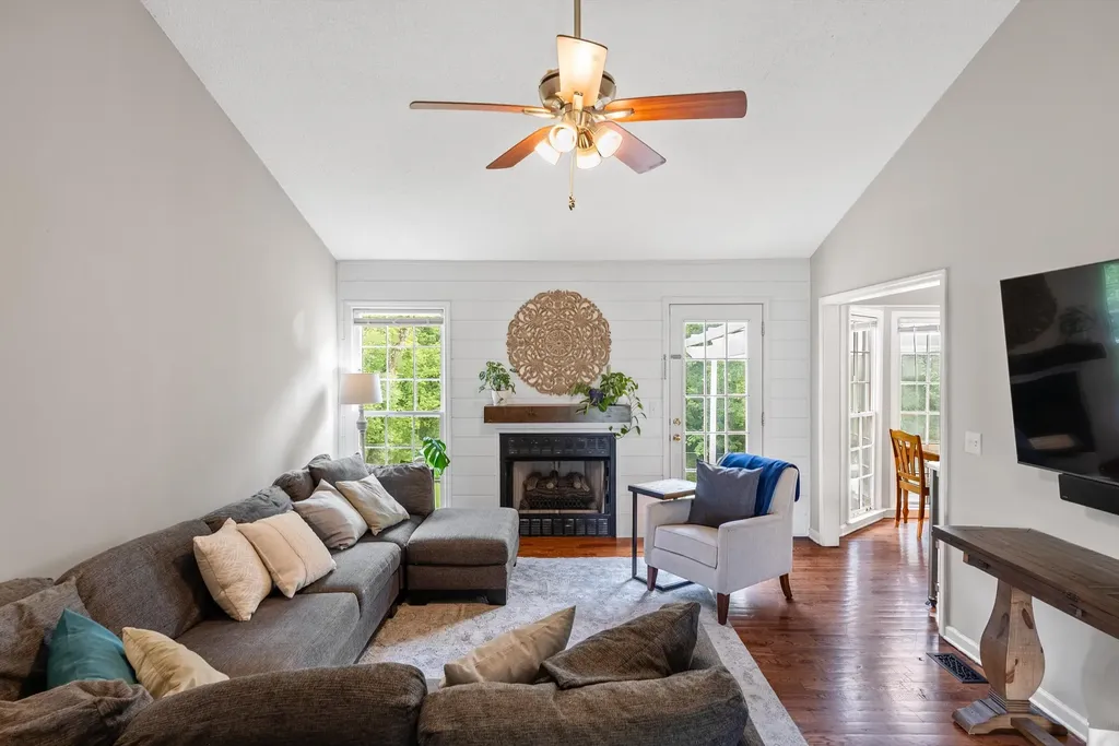 937 Harpeth Bend Drive Nashville TN 37221